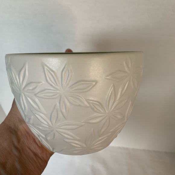 STARBUCKS | Embossed Holiday Cup - Picture 3 of 8